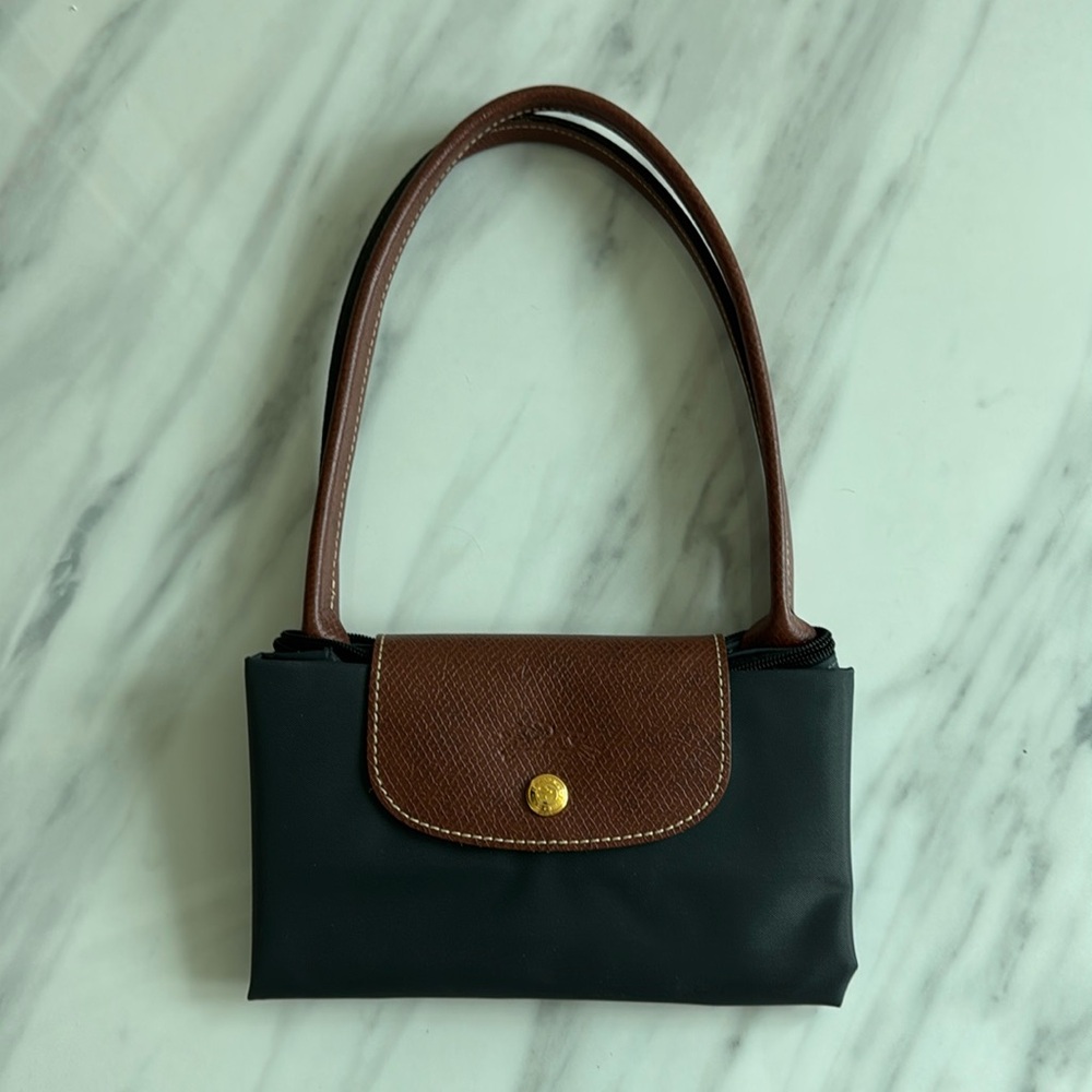 Longchamp new w/o tags. It’s either a dark gray or black.